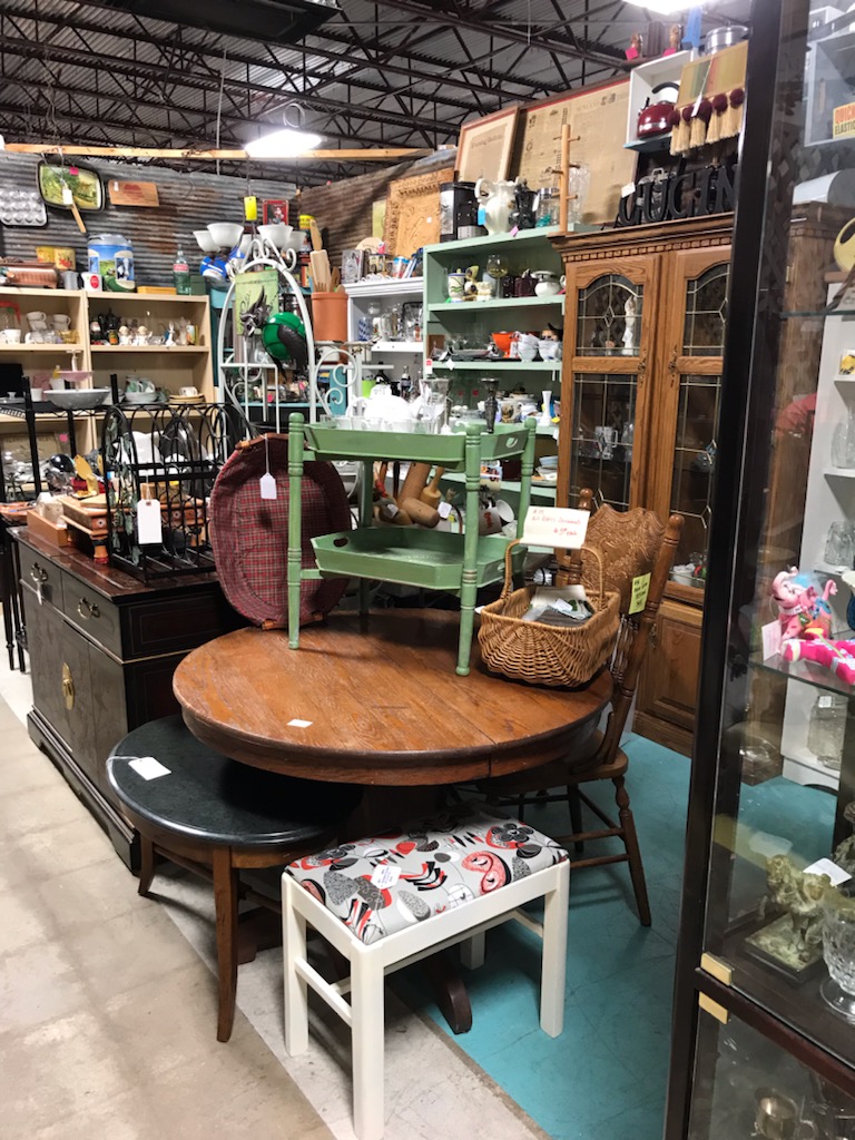 Vendor-Booths-at-Brass-Bear-Antique-Mall-Hoover-Alabama