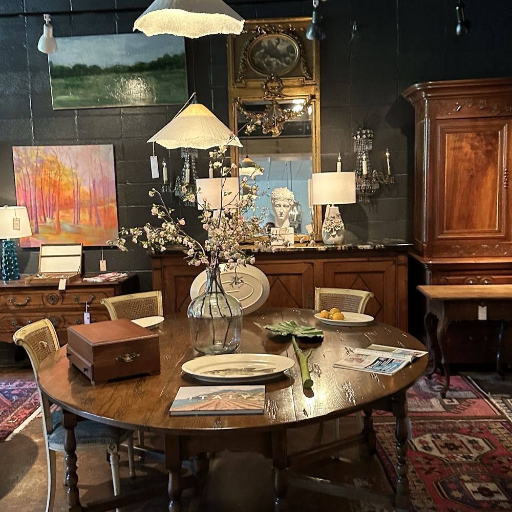 Vintage-Decor-and-Collectibles-at-Brass-Bear-Antiques
