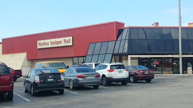 Exterior view of Medina Antique Mall in Medina, Ohio, featuring large signage and parking area.