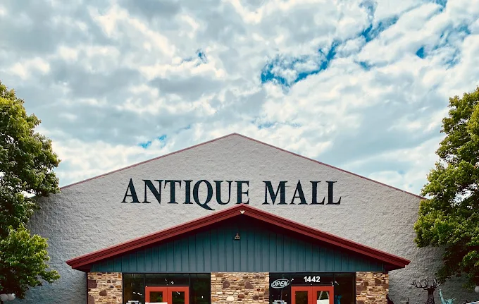 Memory Lane Antique Mall in Sevierville TN exterior view on Winfield Dunn Parkway showcasing vintage storefront and welcoming entrance.