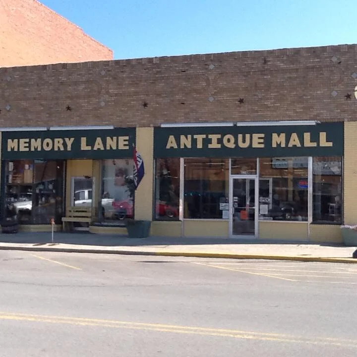 Exterior view of Memory Lane Antique Mall on Winfield Dunn Parkway in Sevierville, Tennessee.