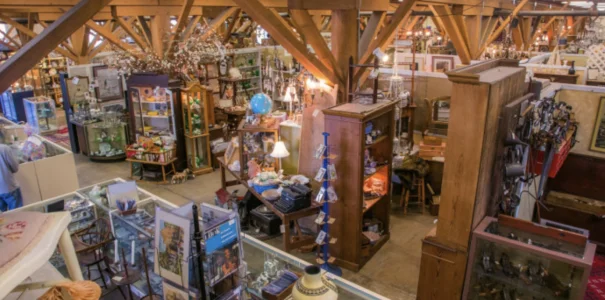 California antique malls and flea markets showcasing vintage décor and collectibles
