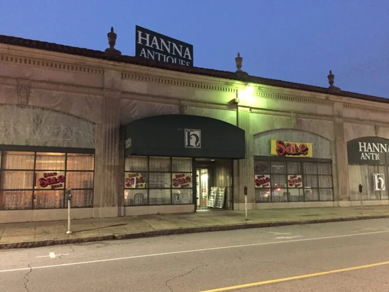 Front exterior view of Hanna Antiques Mall on 7th Avenue South in Birmingham, Alabama