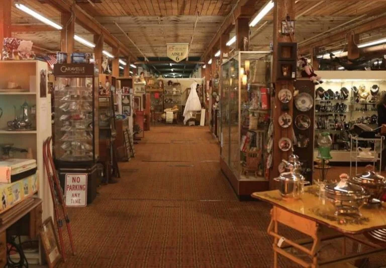 Exterior view of King Richard's Antique Vintage Center, a large multi-vendor antique and vintage shopping destination on Whittier Boulevard in Whittier, California