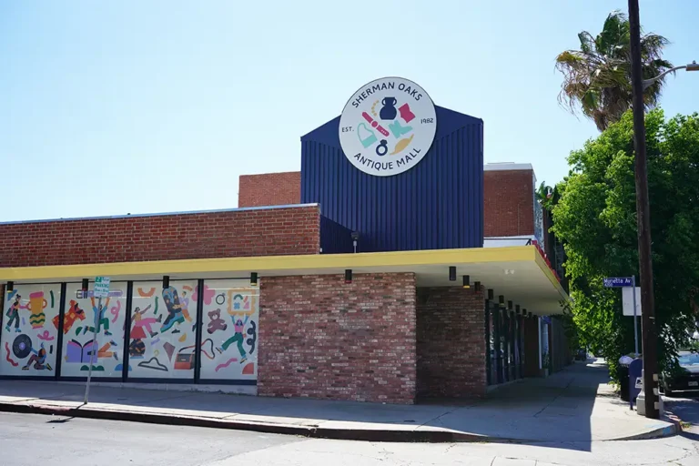 Front exterior view of Sherman Oaks Antique Mall on Ventura Boulevard in Sherman Oaks, Los Angeles, California