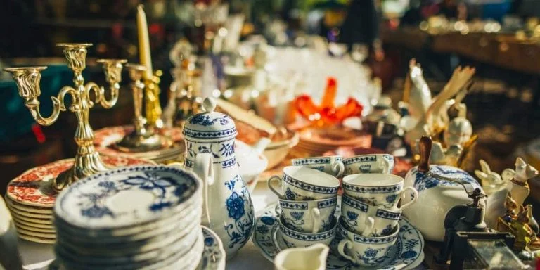Antique stores near Lakeland FL featuring vintage china, antique glassware, collectibles, and flea market treasures